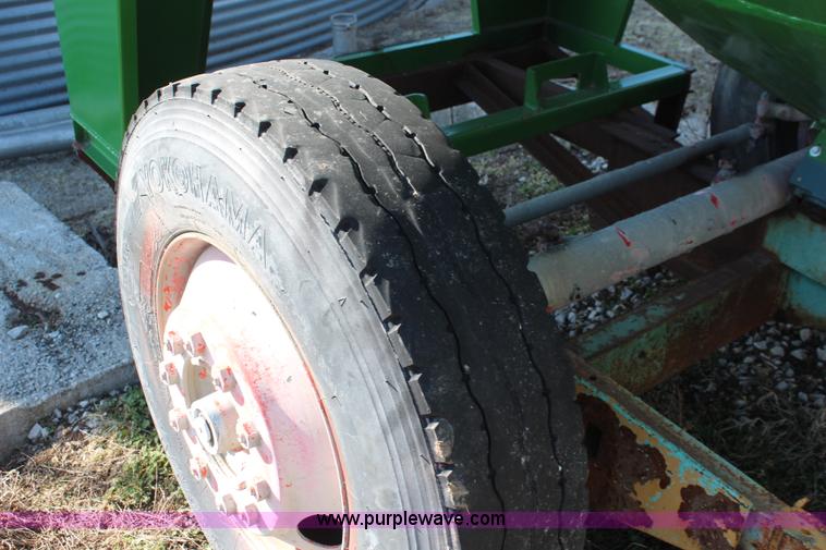 image for item K7126 Patriot 330 seed tender