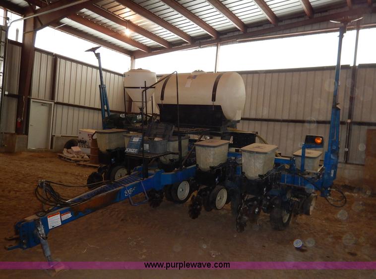 image for item K7311 Kinze 2000 interplant no-till planter