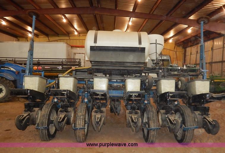 image for item K7311 Kinze 2000 interplant no-till planter