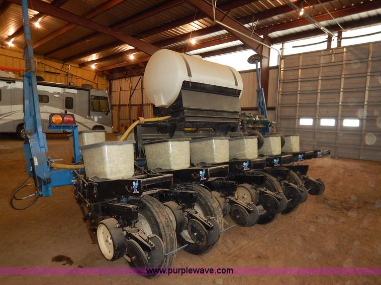 image for item K7311 Kinze 2000 interplant no-till planter