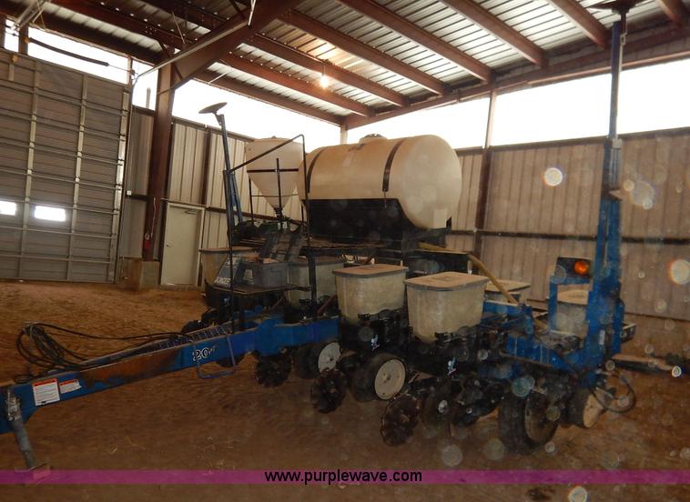 image for item K7311 Kinze 2000 interplant no-till planter