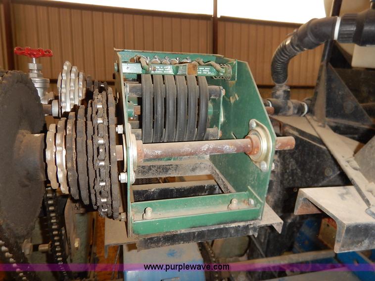 image for item K7311 Kinze 2000 interplant no-till planter