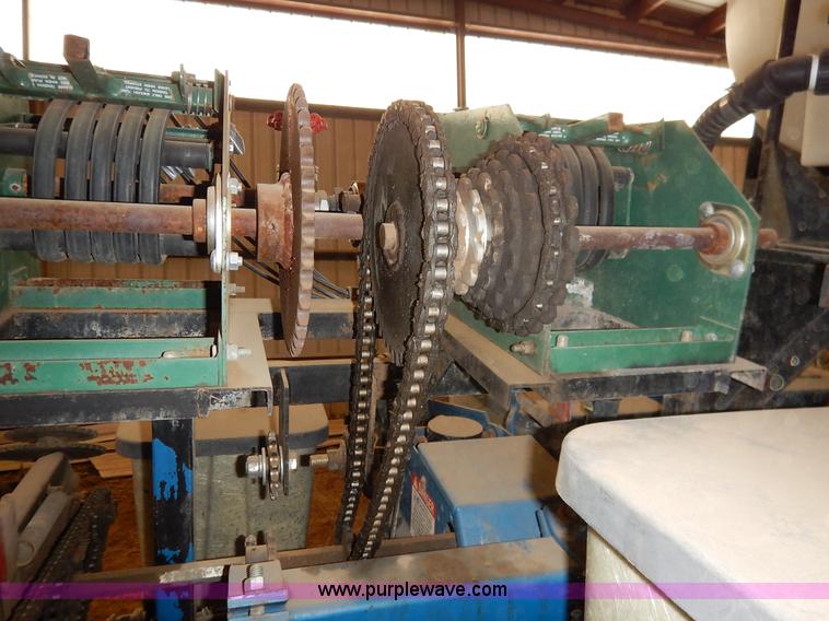 image for item K7311 Kinze 2000 interplant no-till planter