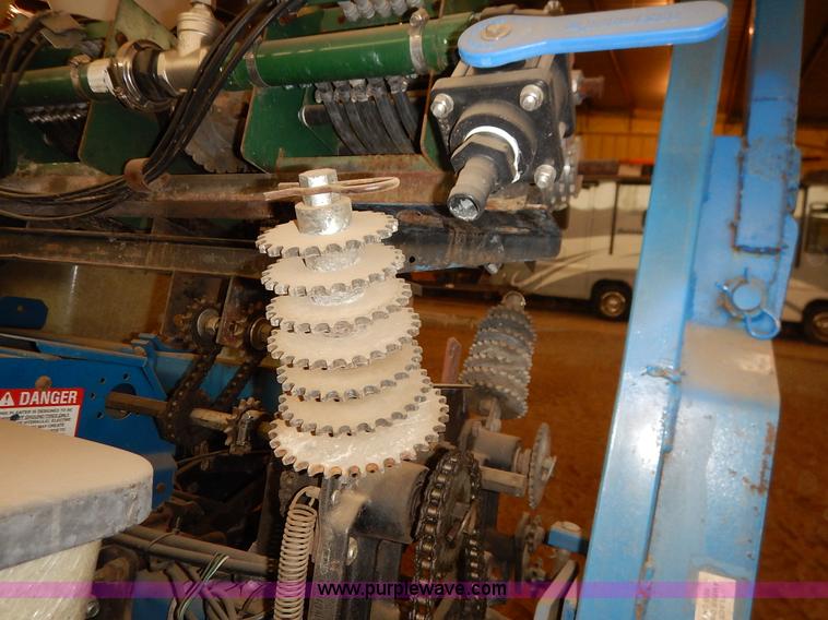 image for item K7311 Kinze 2000 interplant no-till planter