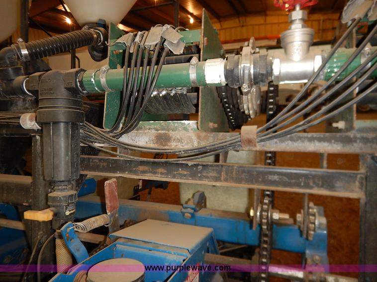 image for item K7311 Kinze 2000 interplant no-till planter