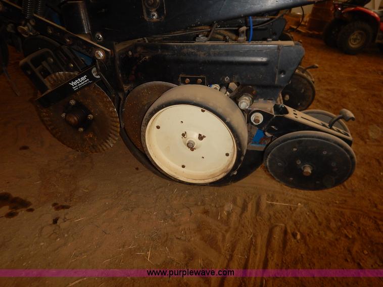 image for item K7311 Kinze 2000 interplant no-till planter