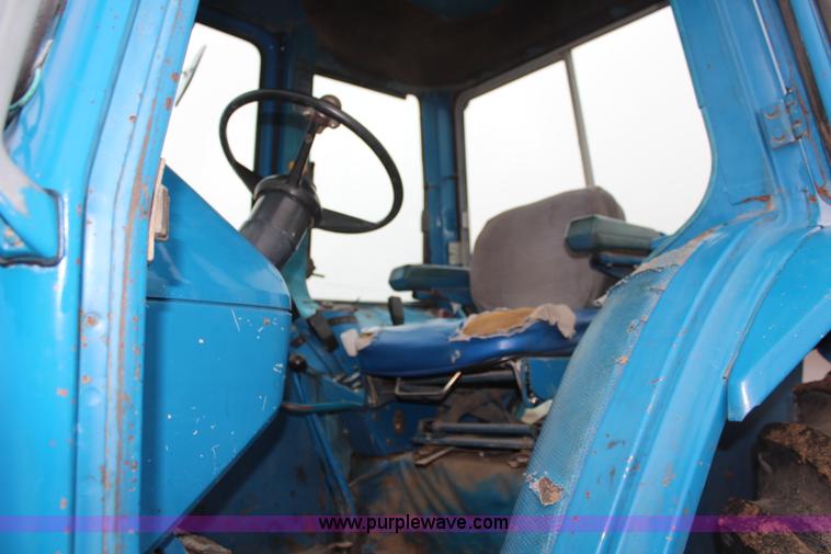image for item K8963 1978 Ford 7700 tractor