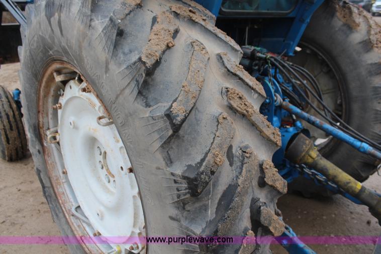 image for item K8963 1978 Ford 7700 tractor