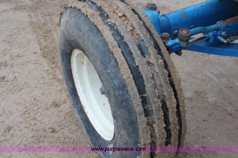 image for item K8963 1978 Ford 7700 tractor