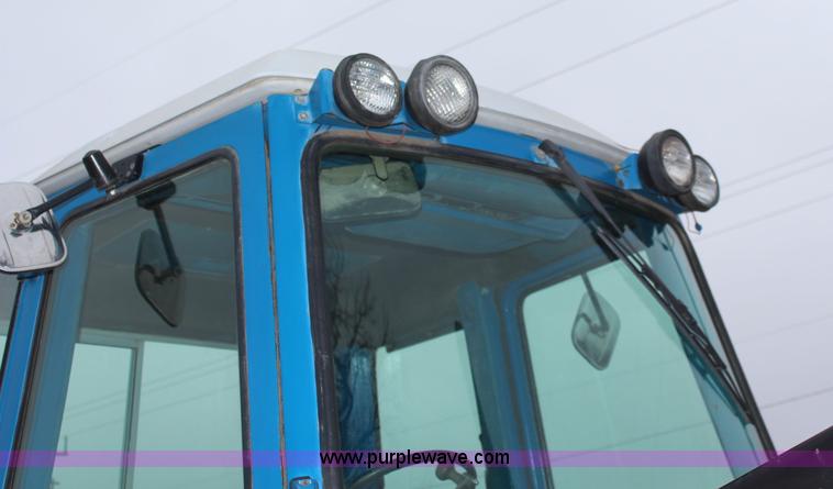 image for item K8963 1978 Ford 7700 tractor