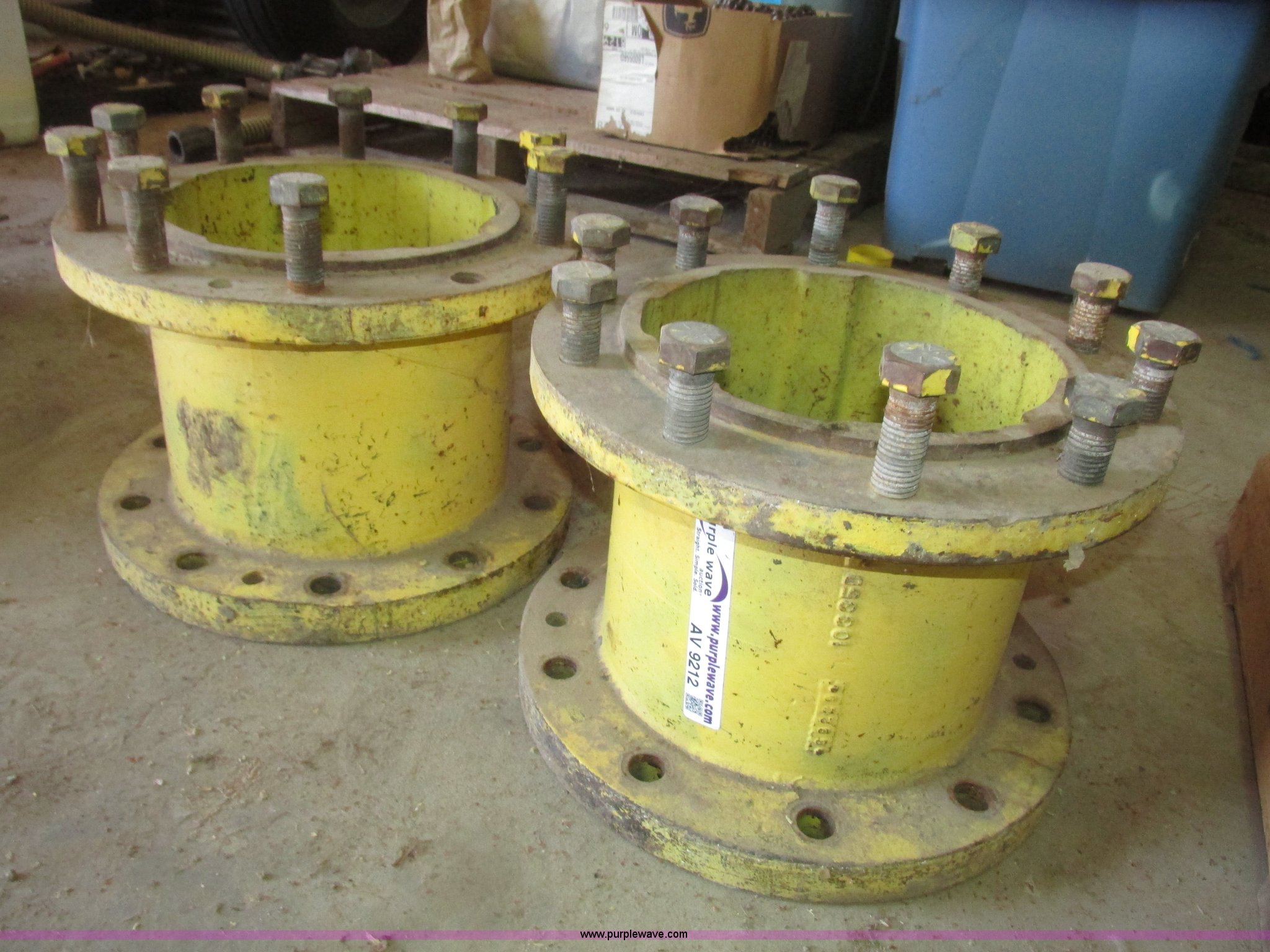 Dual tire hub extensions in Harvard, NE Item AV9212 sold Purple Wave