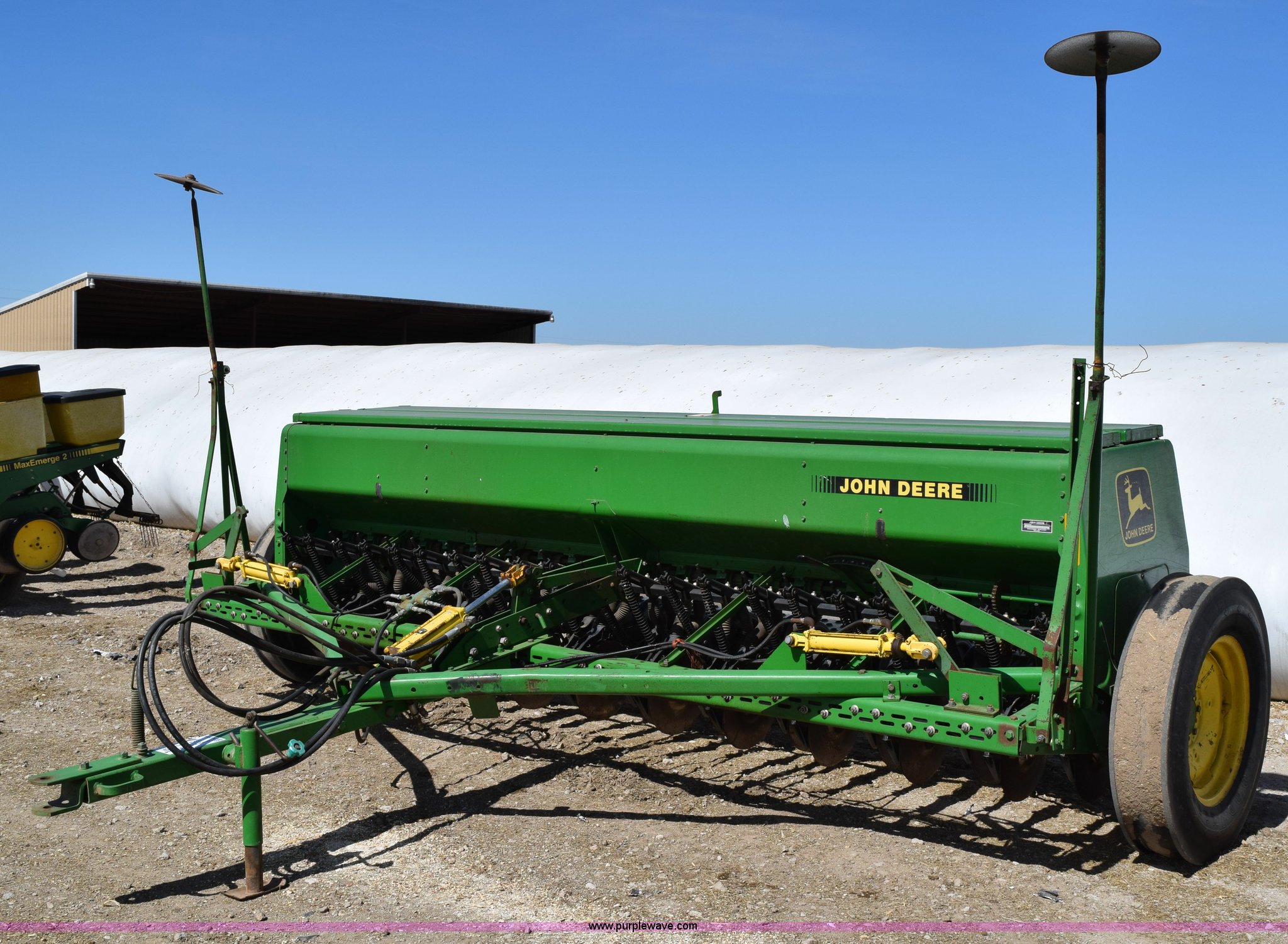 John Deere 452 grain drill in Hutchinson, KS Item K2394 sold Purple