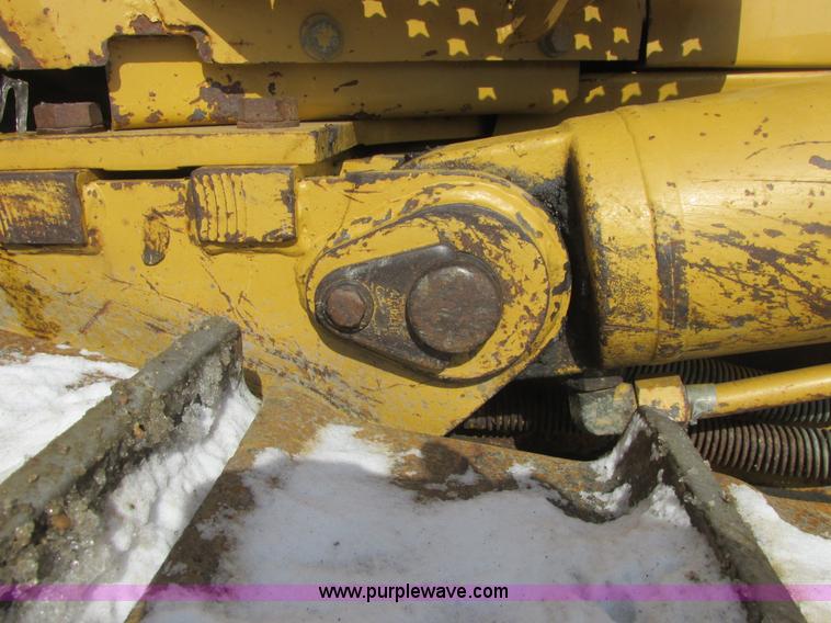 image for item A8772 2003 Caterpillar D6N LGP dozer