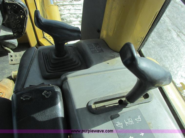 image for item A8772 2003 Caterpillar D6N LGP dozer