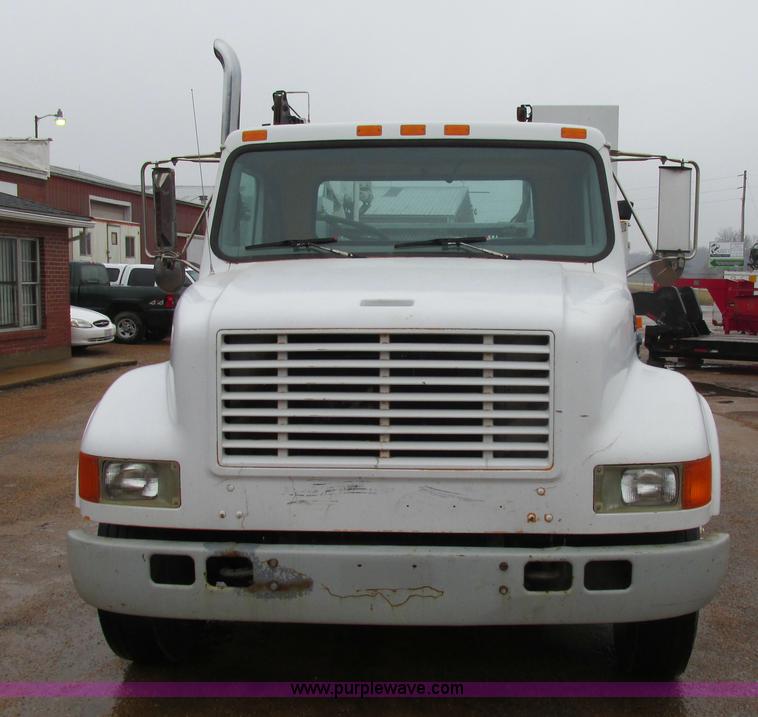 image for item AW9769 1997 International 4700 service truck