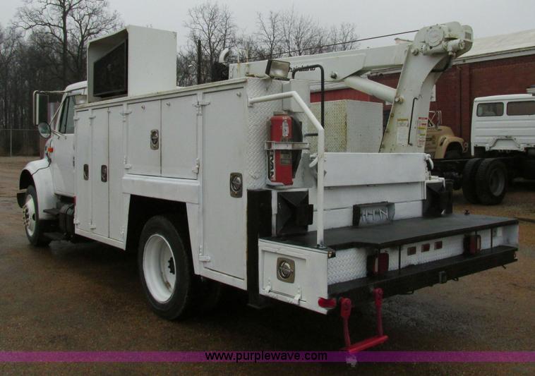 image for item AW9769 1997 International 4700 service truck