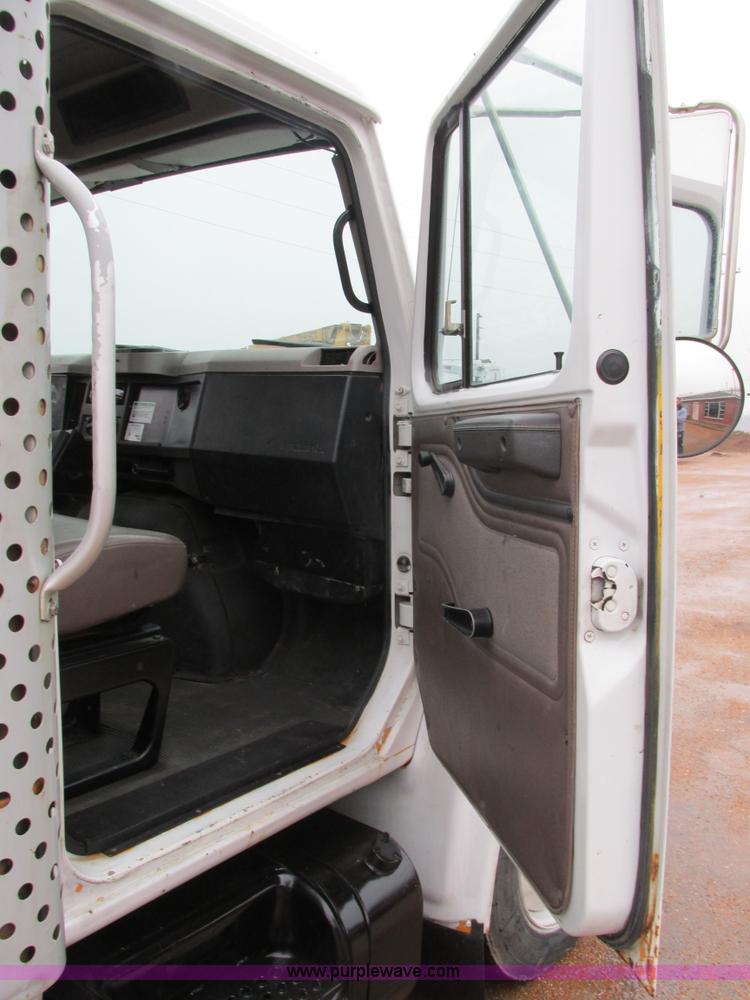 image for item AW9769 1997 International 4700 service truck