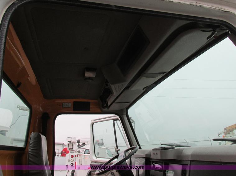 image for item AW9769 1997 International 4700 service truck