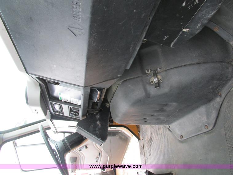 image for item AW9769 1997 International 4700 service truck