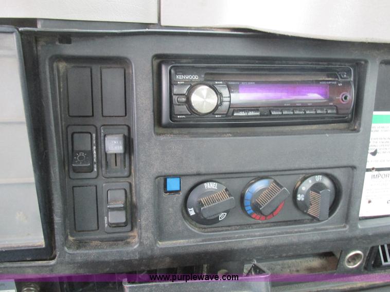 image for item AW9769 1997 International 4700 service truck