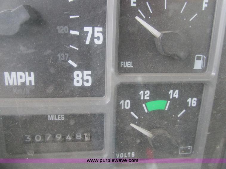 image for item AW9769 1997 International 4700 service truck