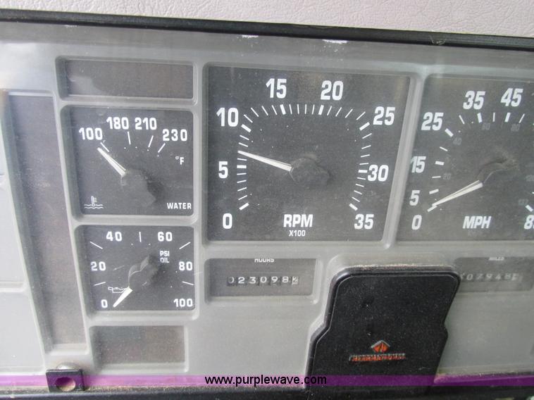 image for item AW9769 1997 International 4700 service truck