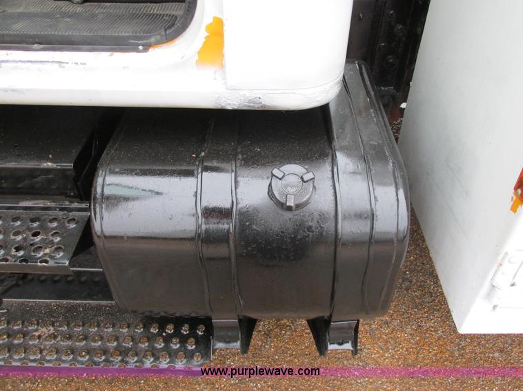 image for item AW9769 1997 International 4700 service truck