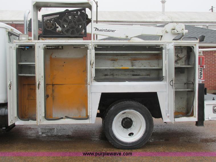 image for item AW9769 1997 International 4700 service truck