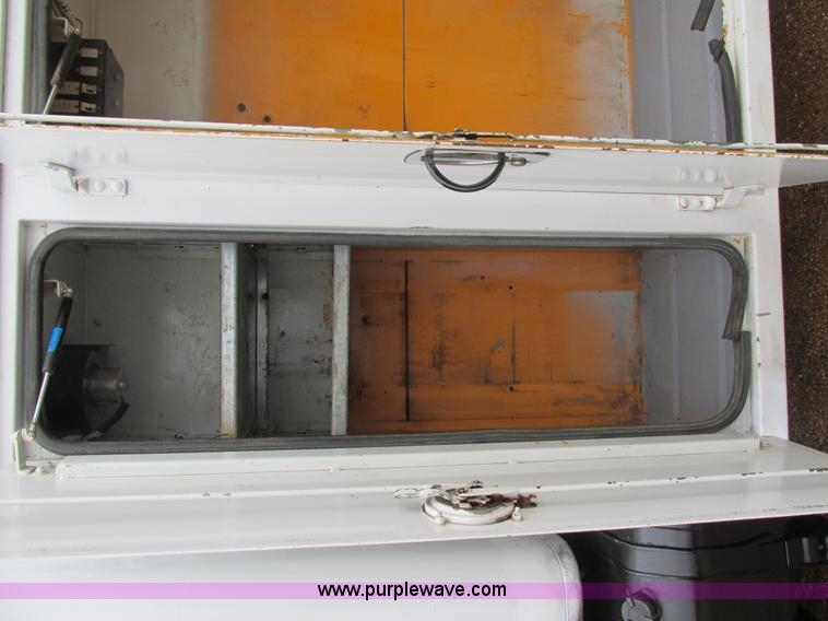 image for item AW9769 1997 International 4700 service truck