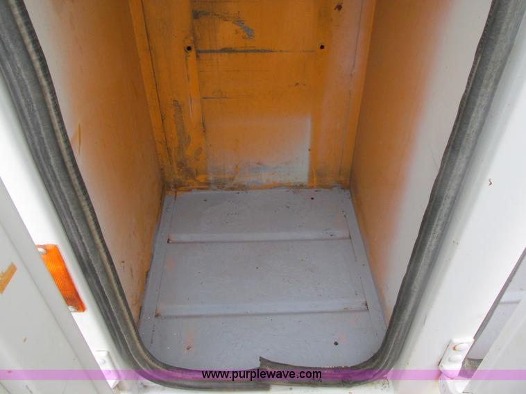 image for item AW9769 1997 International 4700 service truck