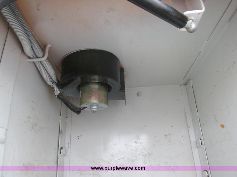 image for item AW9769 1997 International 4700 service truck