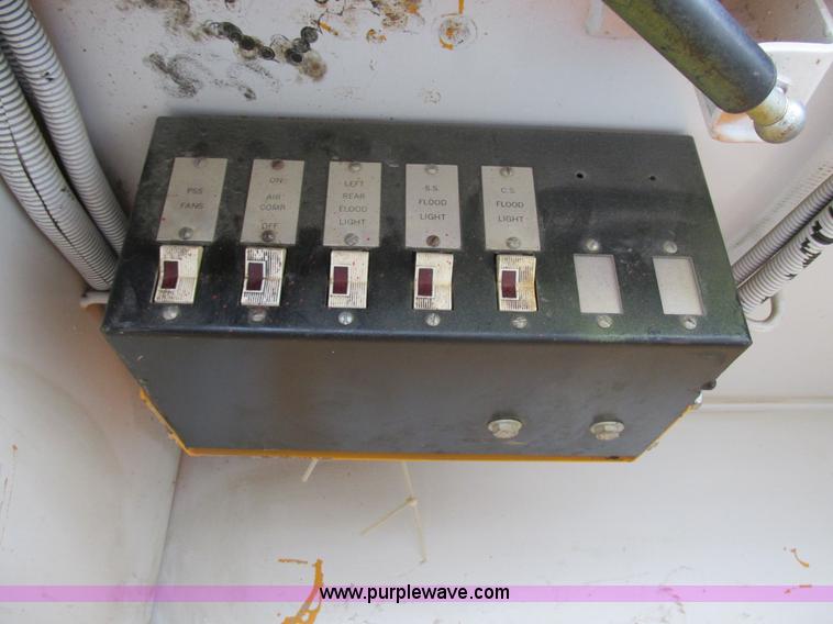 image for item AW9769 1997 International 4700 service truck