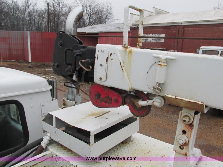 image for item AW9769 1997 International 4700 service truck