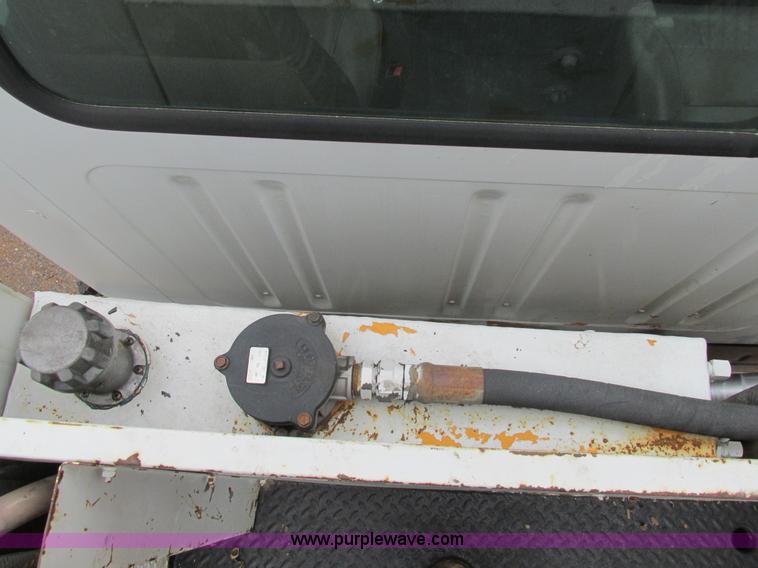 image for item AW9769 1997 International 4700 service truck