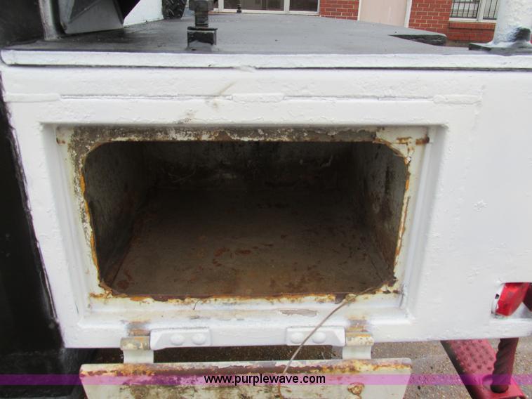 image for item AW9769 1997 International 4700 service truck