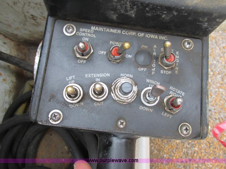 image for item AW9769 1997 International 4700 service truck