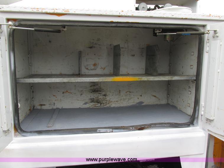 image for item AW9769 1997 International 4700 service truck