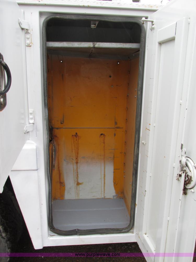 image for item AW9769 1997 International 4700 service truck