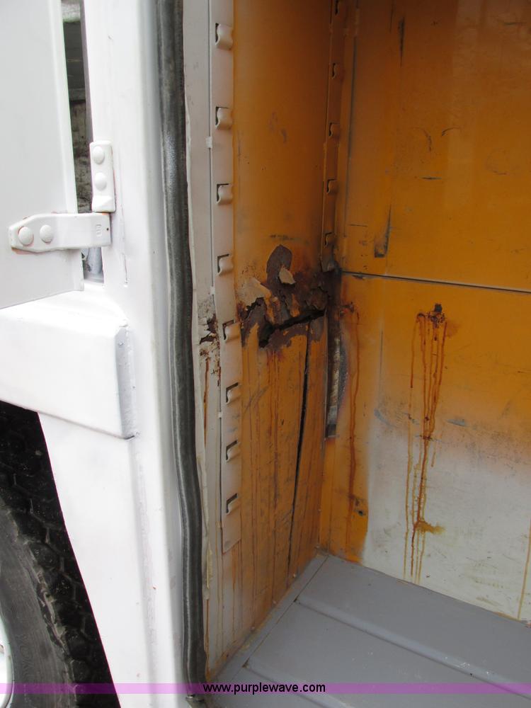 image for item AW9769 1997 International 4700 service truck