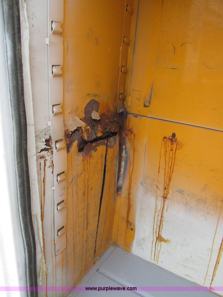 image for item AW9769 1997 International 4700 service truck