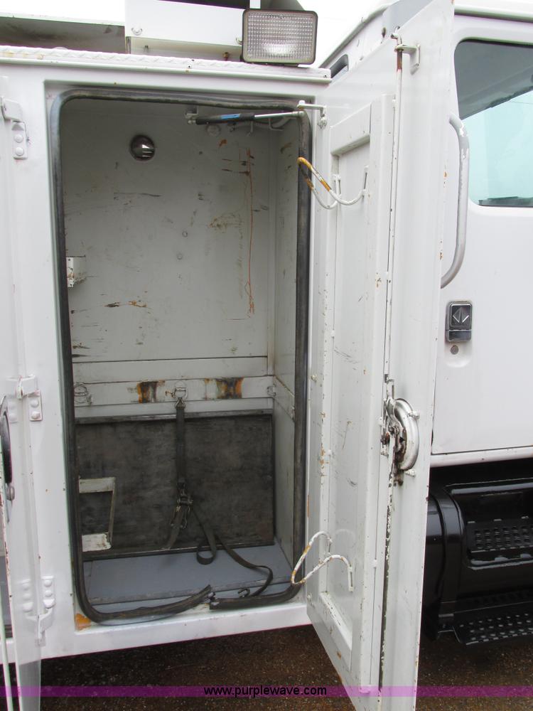 image for item AW9769 1997 International 4700 service truck