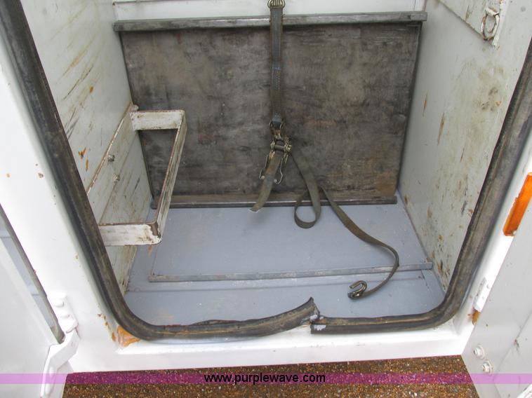 image for item AW9769 1997 International 4700 service truck