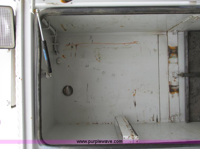 image for item AW9769 1997 International 4700 service truck