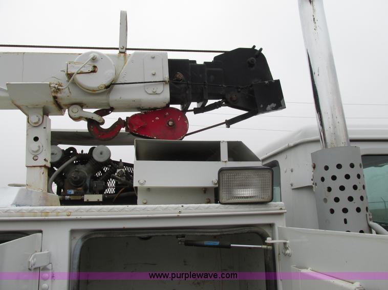 image for item AW9769 1997 International 4700 service truck