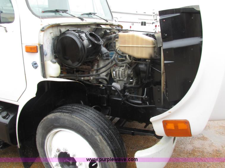 image for item AW9769 1997 International 4700 service truck