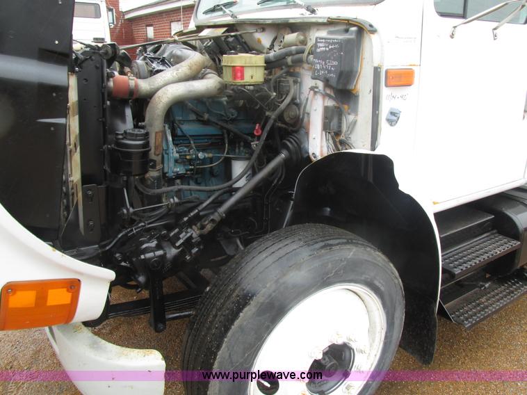 image for item AW9769 1997 International 4700 service truck