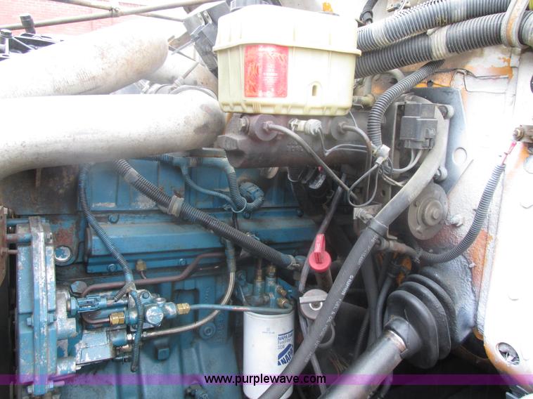 image for item AW9769 1997 International 4700 service truck