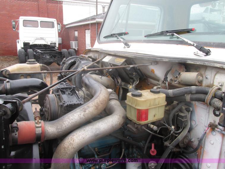 image for item AW9769 1997 International 4700 service truck