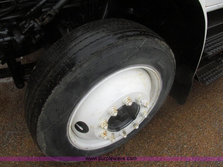 image for item AW9769 1997 International 4700 service truck