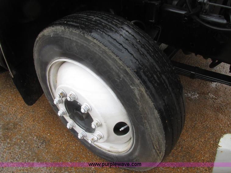 image for item AW9769 1997 International 4700 service truck